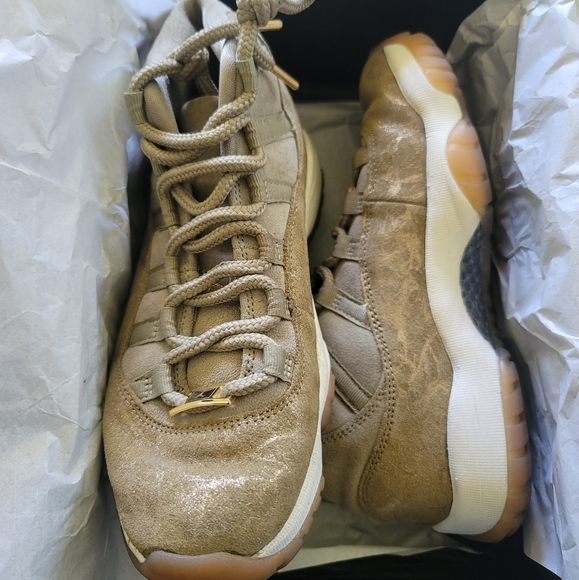 Jordan Shoes - Womens Air Jordan 11 Retro